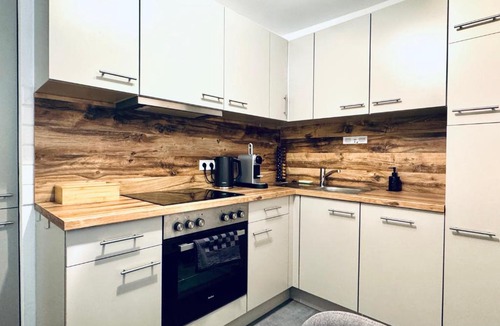 Graz City Centre Apartment | Altstadt Suite Jakominiplatz - 2BR, Lift & Free Parking by HERO HOMES Graz