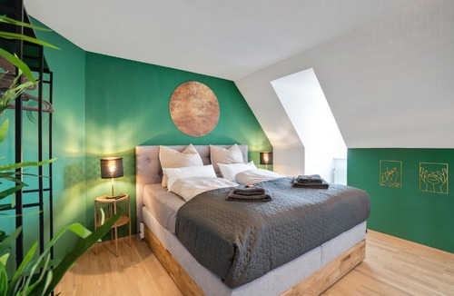 Graz City Centre Apartment | Altstadt View Suite - 2BR at Jakominiplatz & Free Parking by HERO HOMES Graz