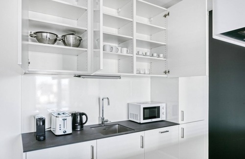Favoriten Apartment | Amazing Favoriten 3BR w/Gym & Roof, near Belvedere Palace, by Blueground