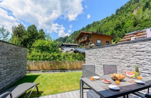 Schonbach Apartment | Apartment in Neukirchen near Ski Lift & Sauna