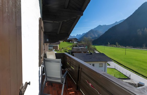 Scheffau am Tennengebirge Apartment | Apartment "For 2 People, 65 m²" with Mountain View, Wi-Fi, and Air Conditioning