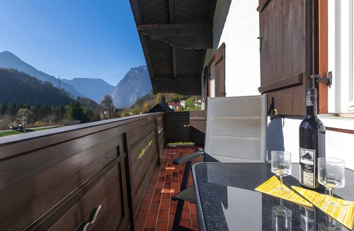 Scheffau am Tennengebirge Apartment | Apartment "For 2 People, 65 m²" with Mountain View, Wi-Fi, and Air Conditioning