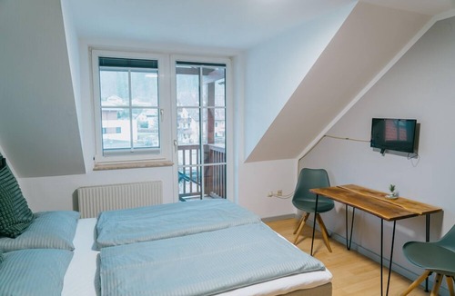 Groedig Apartment | Apartment 8 with balcony and in view of Untersberg