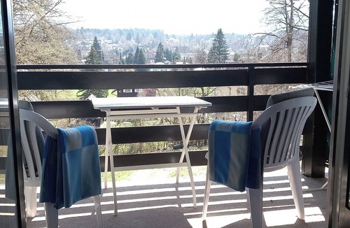 Velden am Worther See Apartment | Apartment 'Haus Melanie - Fewo 5' with Mountain View, Shared Garden and Wi-Fi