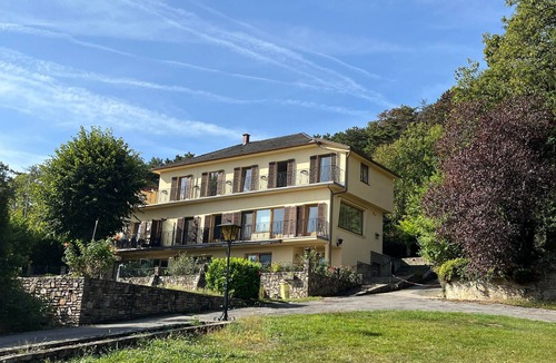 Baden Apartment | Apartment Badenblick - Almschlössl