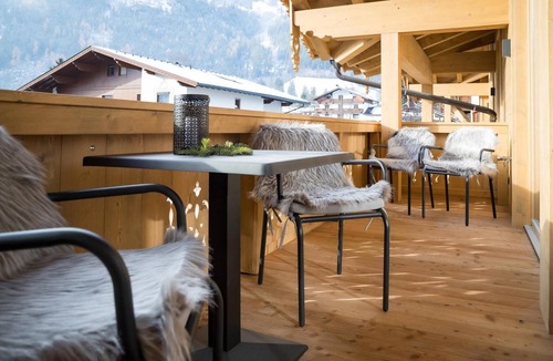 Zillertal Apartment | Apartment "Das Krumerhaus – Die Dorfplatzlodge" with Mountain View, Balcony and Wi-Fi