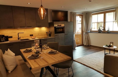 Zillertal Apartment | Apartment Das Krumerhaus - "Der Krumer" with Balcony and Wi-Fi