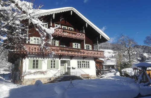 Muhlbach im Pinzgau Apartment | Apartment "Emerald" in traditional Austrian wooden chalet
