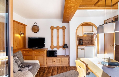 Nesselwaengle Apartment | Apartment 'Hahnenkamm - 12' with Mountain View, Private Balcony and Wi-Fi