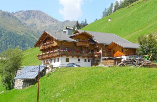 Innervillgraten House | Apartment House Gutwenger surrounded by the Dolomites