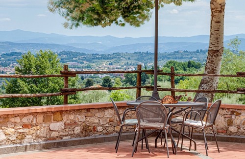 San Martino alla Palma Apartment | Apartment 'Il Poderaccio Scirocco' with Shared Pool, Wi-Fi and Air Conditioning