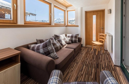 Konigsleiten Apartment | Apartment in "Chalet Central - Top CC5" near Ski Areas with Shared Sauna