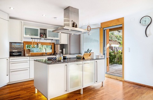 Thuringen Apartment | Apartment 'Nearby' with Mountain View, Private Terrace, Cozy Sofa, Dogs Welcome, Wi-Fi