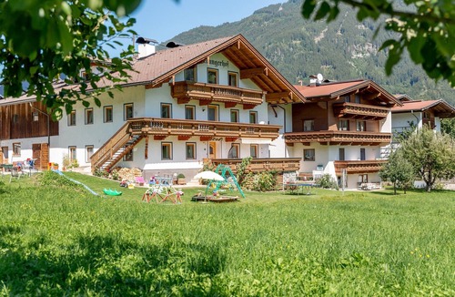 Kaltenbach Apartment | Apartment 'Oberanger' with Mountain View, Shared Garden and Wi-Fi