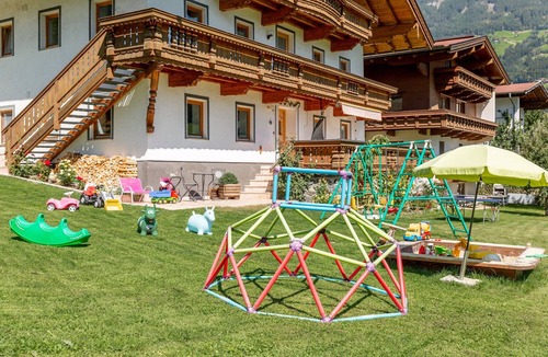 Kaltenbach Apartment | Apartment 'Oberanger' with Mountain View, Shared Garden and Wi-Fi