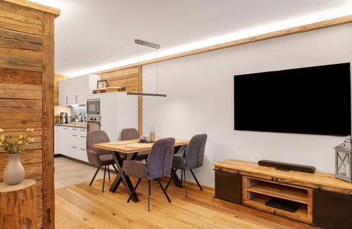 Paß Thurn Apartment | Apartment 'Panorama Chalets Am Pass Thurn' with Mountain View, Private Terrace and Wi-Fi