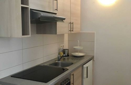 Neulerchenfeld Apartment | Apartment Top 30 mit Doppelbett im Wohnraum