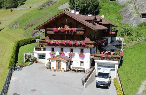 Pragraten Apartment | Apartmenthaus Innerkratzerhof