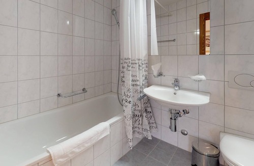 Sankt Moritz-Bad Apartment | Apartmenthouse house next to the lake in St.