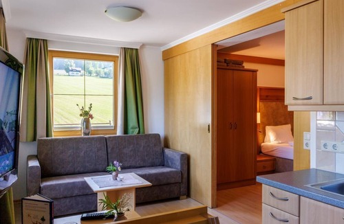 Schildlehen Bed & Breakfast | App. 105 - 1 bedroom, living room/kitchen, bathroom - Aparthotel Das Hochkönig
