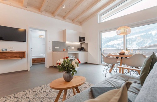 Gries Apartment | Cosy apartment for 4 people with WIFI, TV, balcony and pets allowed