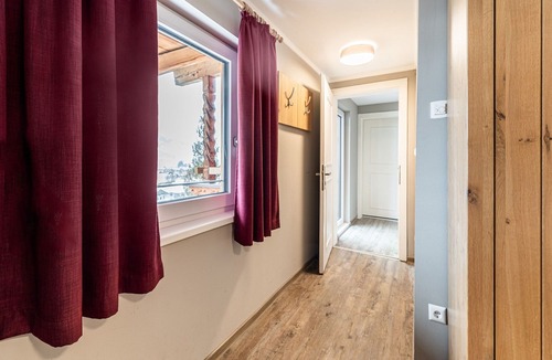 Bruck an der Grossglocknerstrasse Ski Chalet | Alpine Chalet Near Zell am See for 12