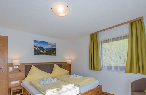 Pichl-Preunegg Apartment | Attic double room with balcony, from 4 nights breakfast - Irxnerhof - Holidays on a farm