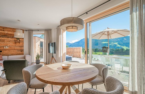 Schonbach Apartment | Authentic cosiness with a mountain panorama
