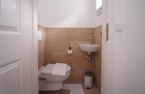 Modling Apartment | Authentic Austrian Flat in the South of Vienna
