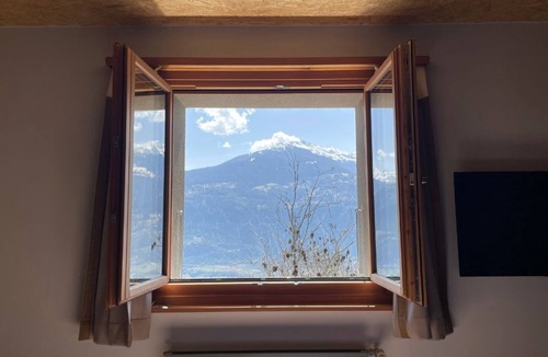 Montana Villa | B&B Alpine Lodge Crans-Montana, cozy and safe Mountain Stay with Panoramic Views