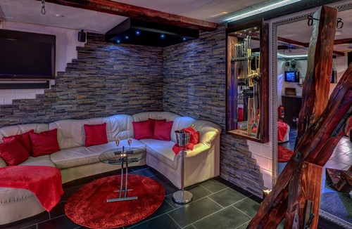 Schmerikon Apartment | BDSM vacation apartment with wellness oasis - Masterroom Switzerland
