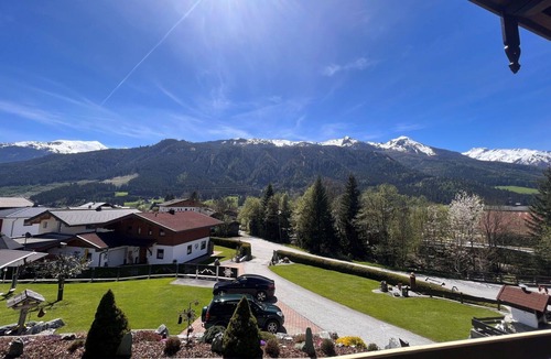 Muhlbach im Pinzgau Apartment | Beautiful apartment for 8 people with WIFI, TV, terrace, pets allowed and panoramic view