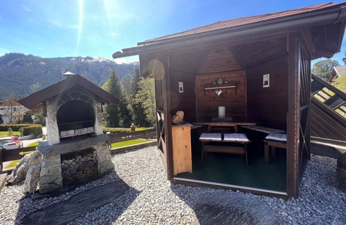 Muhlbach im Pinzgau Apartment | Beautiful apartment for 8 people with WIFI, TV, terrace, pets allowed and panoramic view
