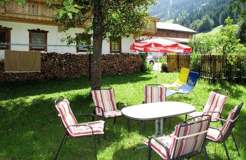 Hainzenberg Villa | Beautiful apartment in villa for 12 people with WIFI, TV, patio and panoramic view