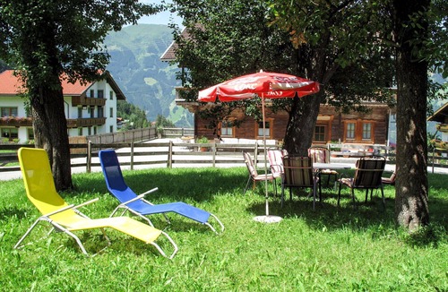 Hainzenberg Villa | Beautiful apartment in villa for 12 people with WIFI, TV, patio and panoramic view