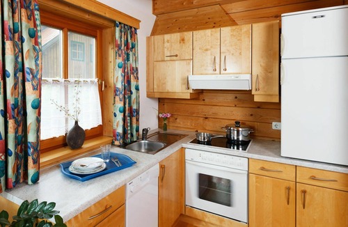 Schlierbach House | Beautiful apartment in villa for 4 guests with pool, WIFI, TV, terrace and pets allowed