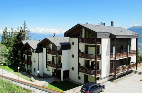 Heremence Apartment | Beautiful apartment for 4 people with WIFI, pool, balcony and pets allowed