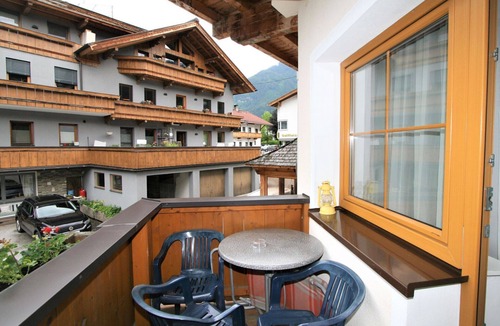 Stumm Apartment | Beautiful apartment for 4 guests with pool, WIFI, TV, balcony and pets allowed