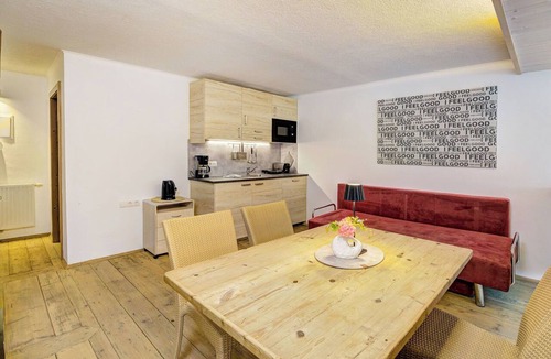 Kaprun Villa | Beautiful apartment in villa for 6 guests with TV, terrace and pets allowed