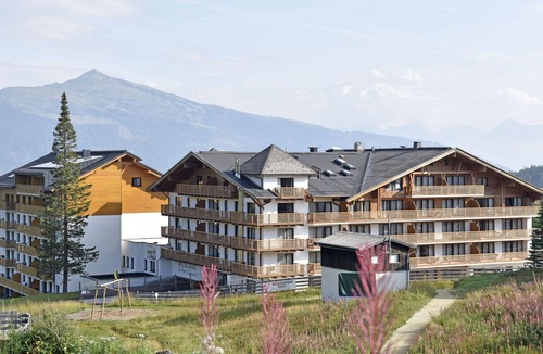 Katschberg Apartment | Beautiful apartment for 4 people with WIFI, pool, TV, balcony, pets allowed and panoramic view