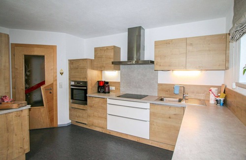 Strass im Zillertal Apartment | Beautiful apartment for 8 guests with WIFI, TV, patio and pets allowed