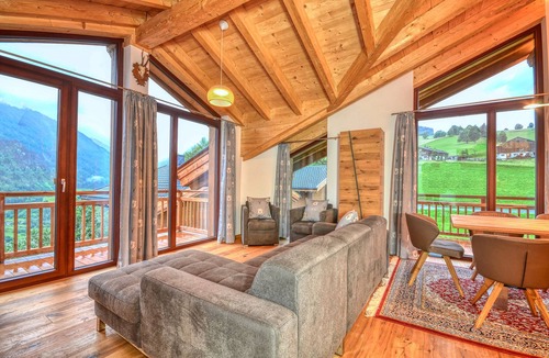 Kaprun House | Beautiful Austrian style Chalet at the ski slope