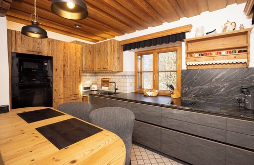 Emberg Ski Chalet | Beautiful chalet in Tyrolean style, high near Zillertalbahn, pets welcome