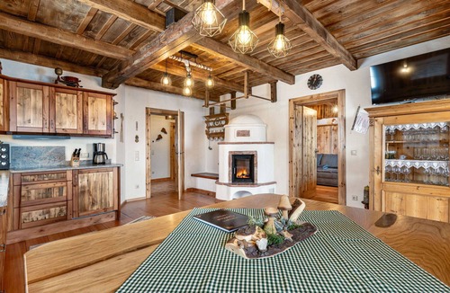 Greifenburg House | Beautiful private villa for 10 people with WIFI, TV, patio and pets allowed