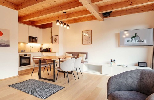 Schonberg House | Beautiful private villa for 8 people with TV, terrace and pets allowed