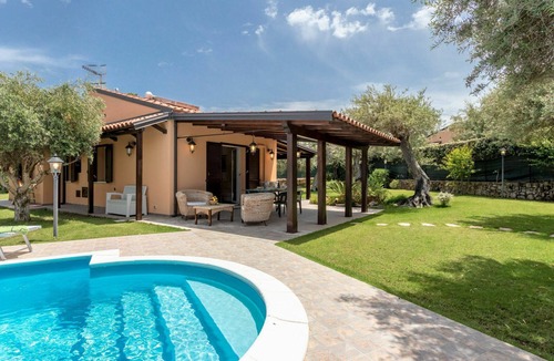 Cefalu Villa | Beautiful private villa for 6 guests with private pool, A/C, WIFI, TV and patio