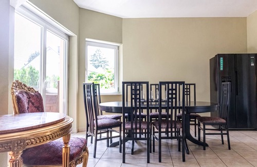 Grinzing Villa | Beautiful Room in Shared Villa | Garden & Parking