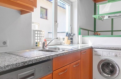 Grinzing Villa | Beautiful Room in Shared Villa | Garden & Parking