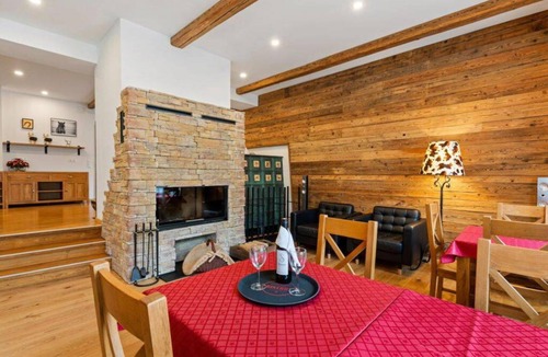 Rangersdorf House | Beautiful spacious group house with big garden and cozy bar