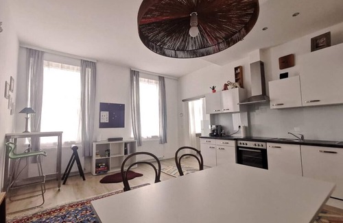 Mariahilf Apartment | Blue Palm - 60m2 - cozy, central with a green view